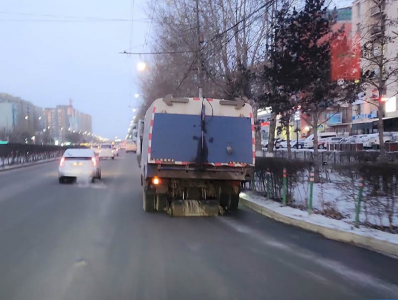 Халтиргаа гулгаа үүсэхээс урьдчилан сэргийлж 66 тонн давс, 215.5 тонн бодис цацжээ